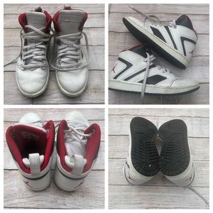 Jordan Flight Legend White Gym Red Black
AA2527-112 size 4Y